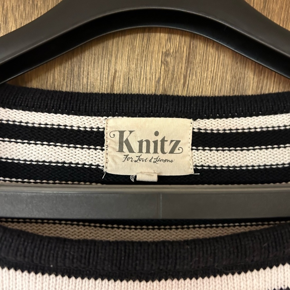 excellent condition! Bell type sleeves nautical feel.